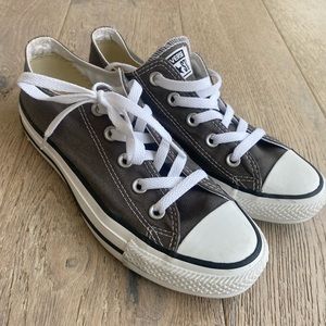 New Converse low tops Size 6 Charcoal gray